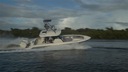 Boston Whaler 360 Outrage (2022) - Test Video Video